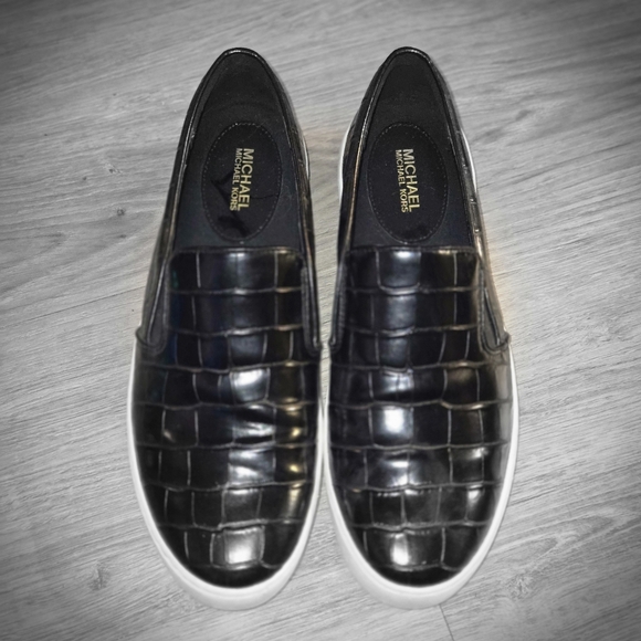 MK Ladies croc keaten shoes - Picture 2 of 2